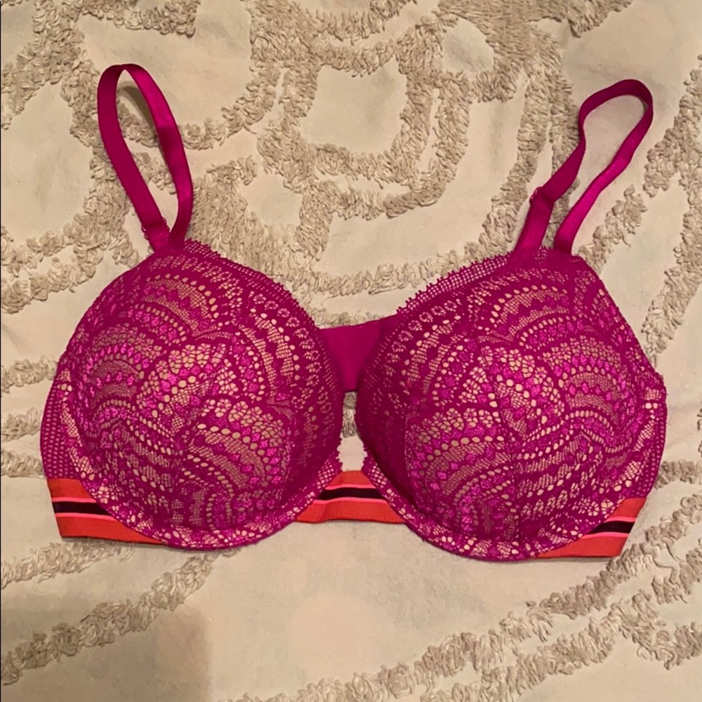 NWOT - Victoria’s Secret Very Sexy Push-up bra